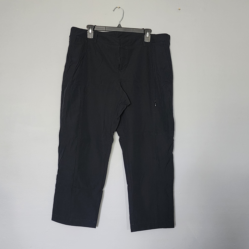 Kirkland Signature Women's Black Capris